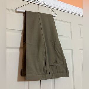 Haggar Men's Super Flex Waistband Straight Dress Pants Tan, Size 42x30 (NWOT)